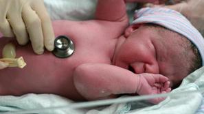 Tako mati kot novorojeni sin sta pristala na intenzivni negi, zdravniki pa ne iz