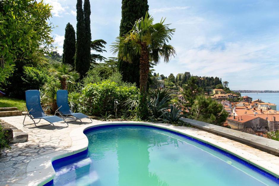 Mediterranean Villa with an Amazing View and a Pool by Loft | Avtor: zajem zaslona Booking.com