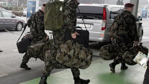 V Afganistan odhaja 66 vojakov.