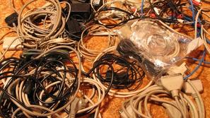 Pri Amisu pravijo, da strankam povprečno namestijo od pet do 20 metrov kabla. (F