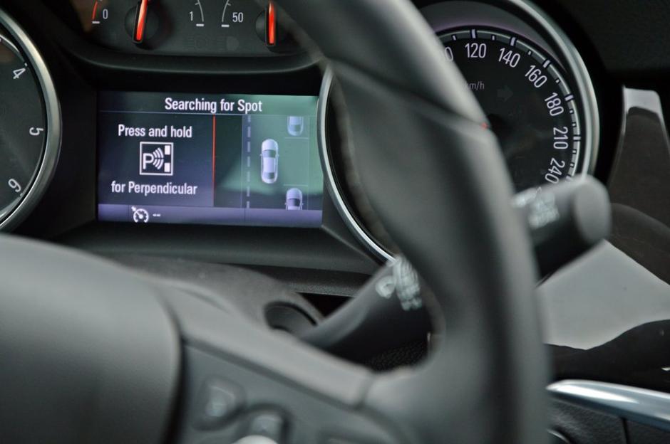 Opel astra in asistenčni sistemi | Avtor: Andrej Leban