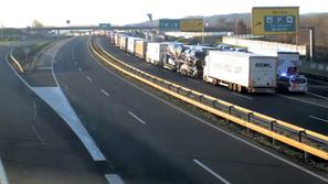 zastoj dolenjska avtocesta tovornjaki