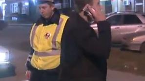 Neimenovani voznik se je popolnoma osmešil. (Foto: Youtube)