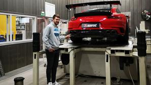 Luka Dončić pripeljal porsche 911 turbo S na dodelavo v tovarno Akrapovič
