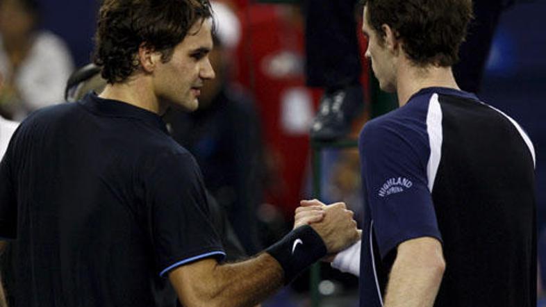 Roger Federer je po koncu dvoboja stisnil roko Andyju Murrayju.