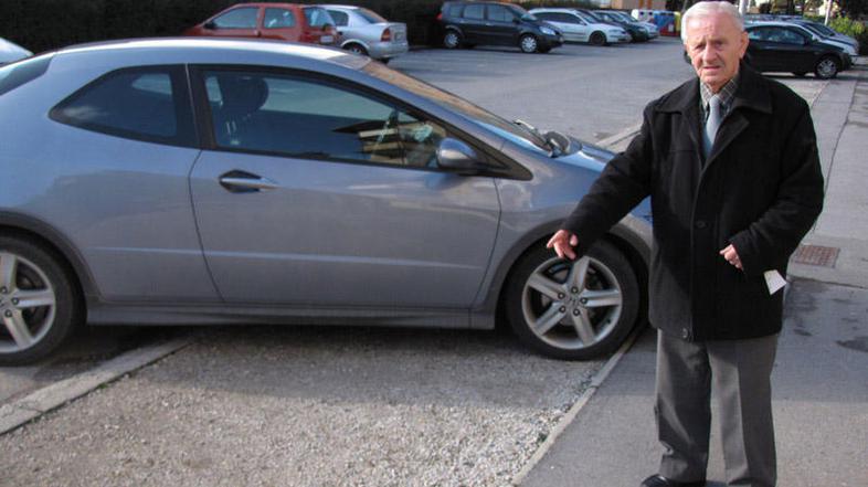 Predsednik KS Vodovodni stolp Ludvik Gorjanc opozarja na pomanjkanje parkirinih 