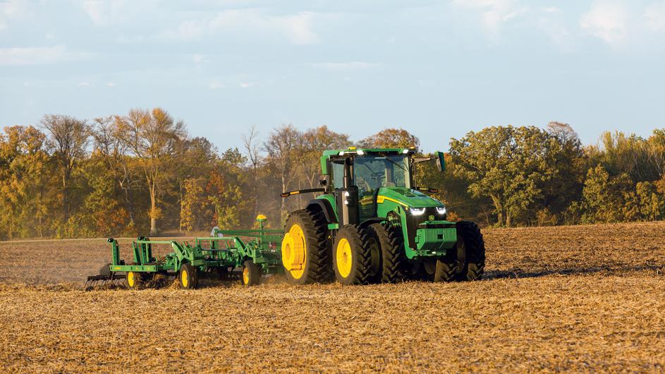 John Deere avtoniomni traktor