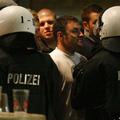 V Celovcu so imeli policisti že prvi dan polne roke dela.