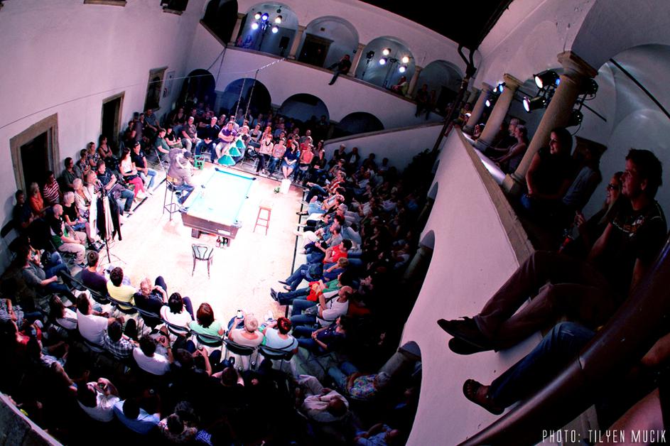 Generalov nemiren hiphoperski koncert