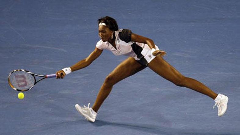 Venus Williams se je suvereno prebila v drugo kolo.