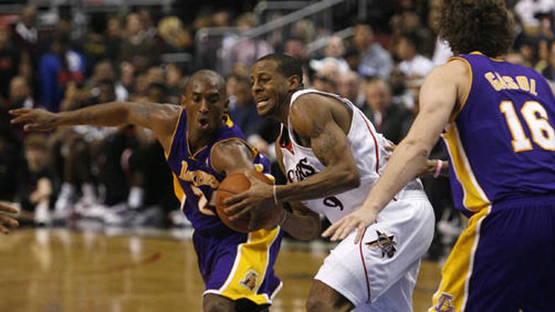 Jezernik Kobe Bryant je v rodnem mestu kradel, podajal, skakal in zadeval.