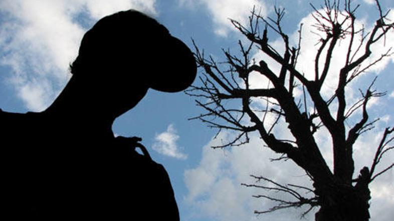 Mitja je drugačen. Sanjarjenje ga pelje točno tja, kamor si želi.