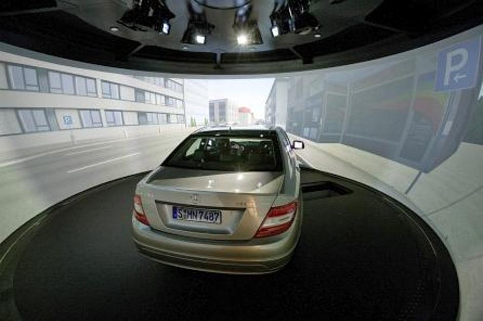 Mercedesov simulator vožnje. (Foto: Mercedes-Benz)