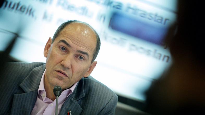 slovenija 20.06.2011 Jansa, Matoz, novinarska konferenca predsednika SDS Janeza 