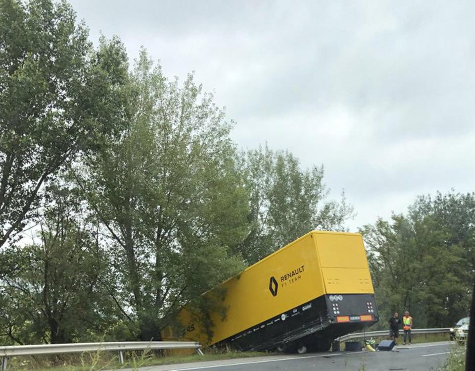 Renault tovornjak nesreča | Avtor: Twitter