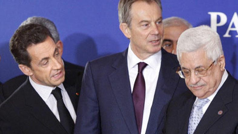 Tony Blair (v sredini) je že 11 mesecev v funkciji odposlanca držav za Bližnji v