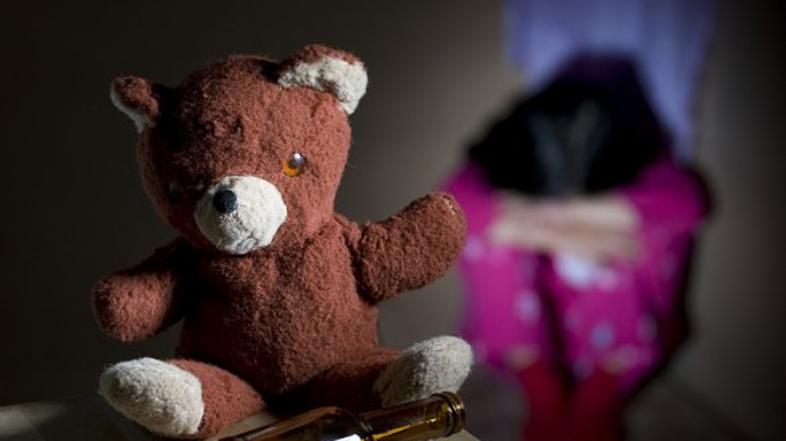 otrok zloraba deklica