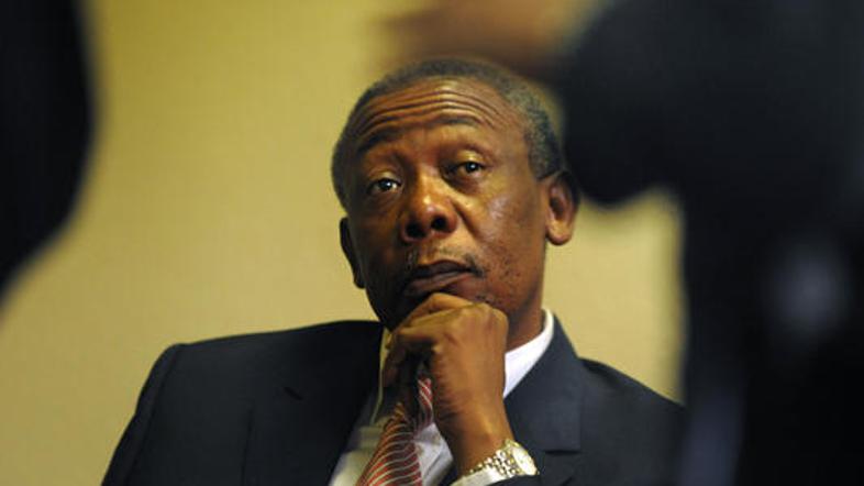 Na sojenju se je Selebi pojavil v sivi obleki in prebral svojo izjavo: "Nisem kr