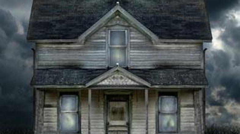 Nad hišo Burkovih se zgrinjajo temni oblaki. (Slika je simbolična, foto: Shutter