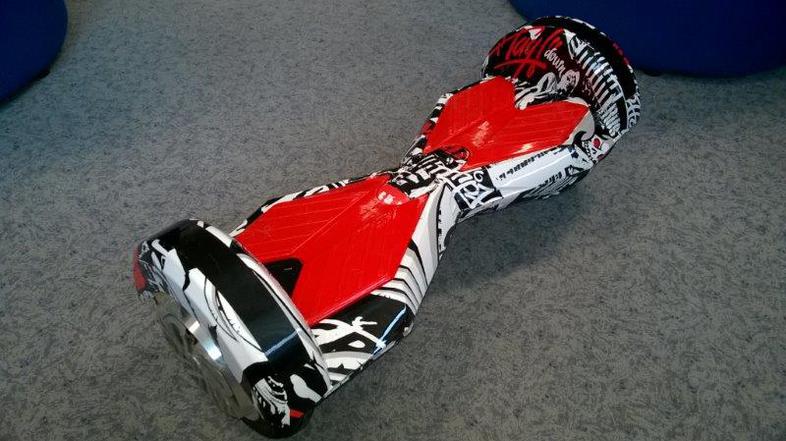 Električna rolka na dražbi finančne uprave