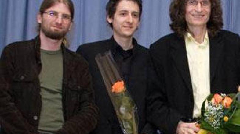 Tadej in Anže sta pomagala Adiju navdušiti prebivalce Šmartna pri Slovenj Gradcu