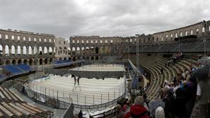 Pula arena neurje led ledena ploskev amfiteater