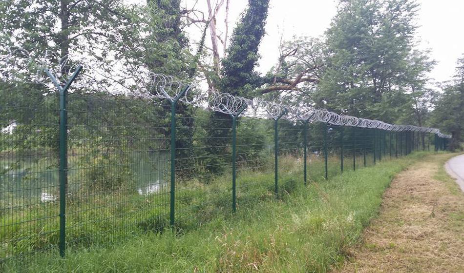 Še po sedmih letih ga tlačijo more, to so mu storili migranti