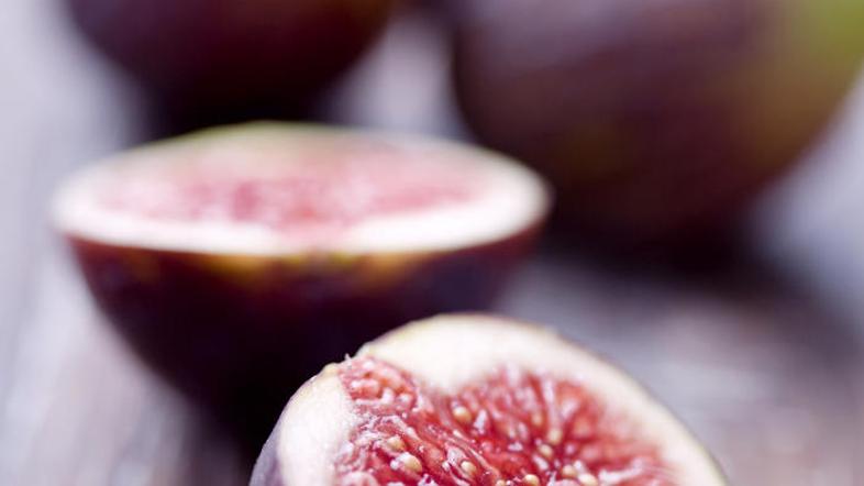 Za piknik izberite čim več svežega sadja in zelenjave. (Foto: Shutterstock)
