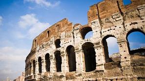 Rimski Kolosej je razvpit tudi zaradi prevarantov, ki "delajo" zraven njega.