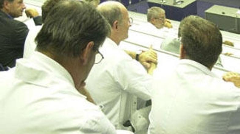 Zdravnikom ne bo treba zbirati oglasov za njihovo interno revijo. (Foto: BOBO)