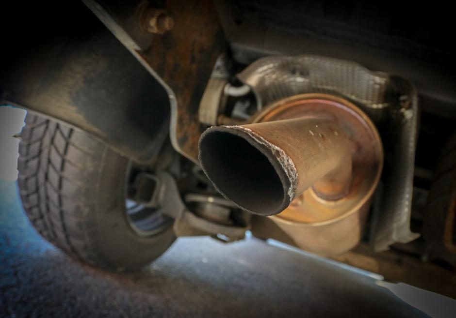 Izpuh izpušna cev | Avtor: Epa