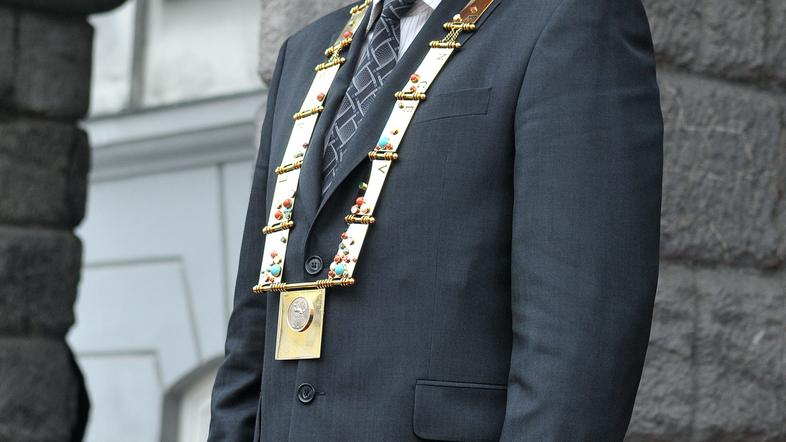 Tožbe Pavle Murekar (SDS) zaradi sklepov mestnega sveta so razjezile župana Zora