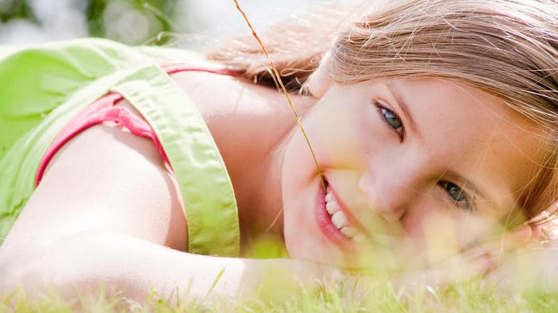 Deklice vstopijo v puberteto še preden vstopijo v najstniška leta. (Foto: Shutte