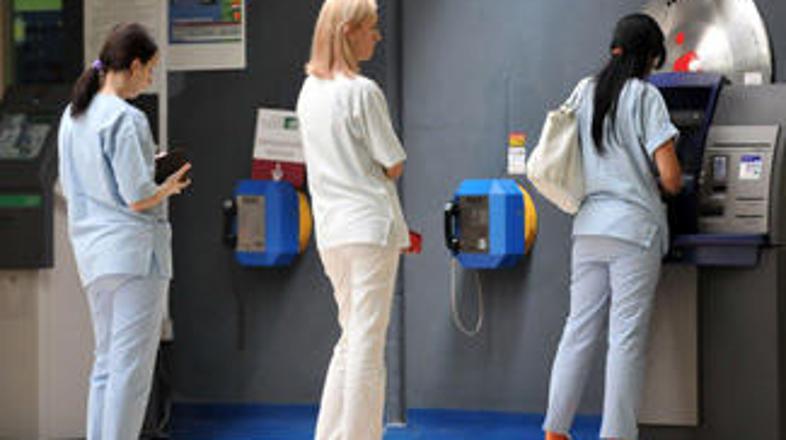 Remškar izpostavlja, da v EU delo z bolniki v povprečju opravljata le dve katego