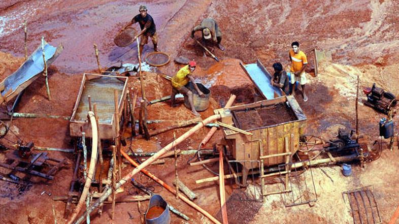 Reševalci bi lahko našli še več mrtvih. (Slika je simbolična, foto: AFP)
