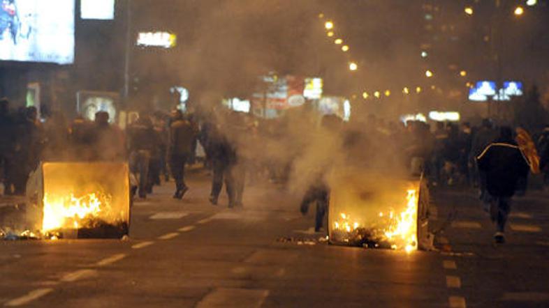 Makedonci na ulicah protestirajo proti grškim zahtevam po spremembi imena.