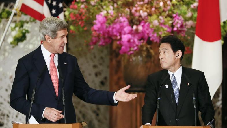 John Kerry Fumio Kishida