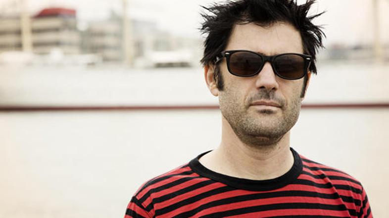 S Tonyjem Slyjem in Jonom Sondgrassom bo Joey Cape (na sliki) nastopil tudi v Lo