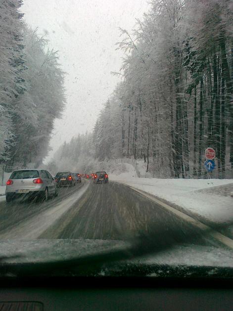 Fotografija z dolenjske avtoceste, posneta ob 15.50. (Foto: Barbara Perko)