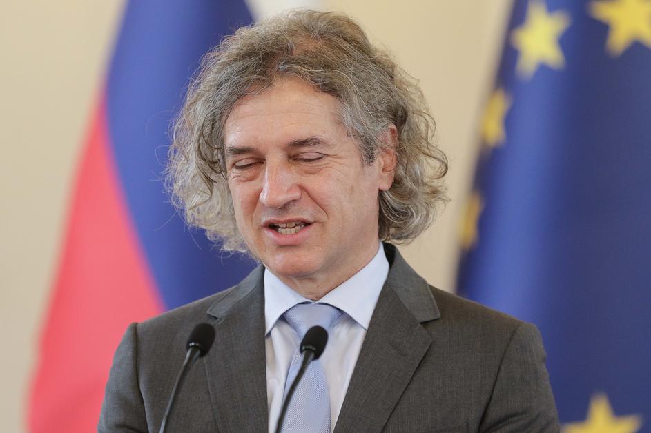 Novice: Ministri Golobove vlade imajo najvišje možne plače - Robert Golob