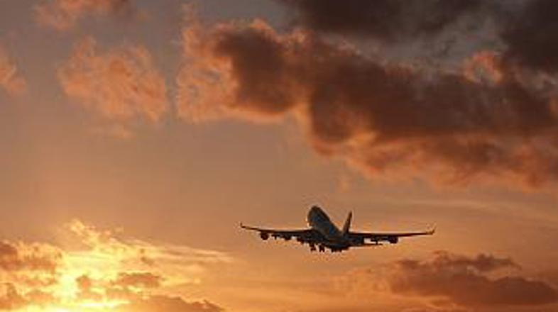 Zaradi dragega kerozina bomo najbrž kmalu leteli precej manj kot zadnja leta.