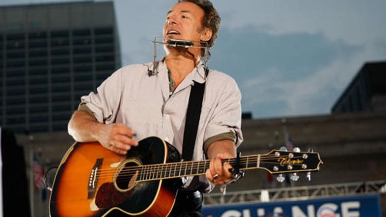 Pevec je pesmi napisal dokaj hitro, kar ni značilno zanj.