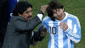 Legendarni Diego Maradona in njegov naslednik, Lionel Messi. (Foto: Reuters)