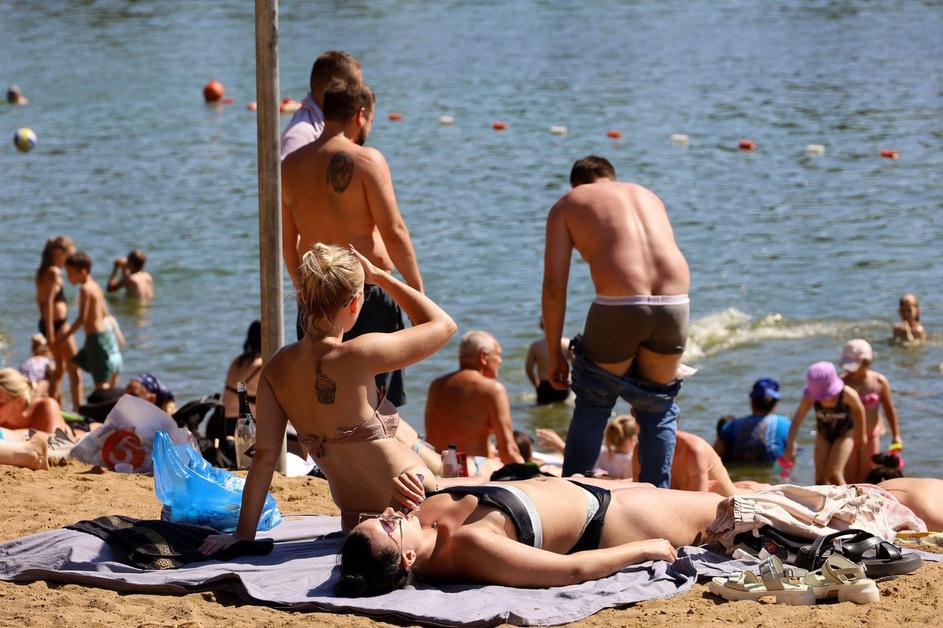 Vročina, kopalke, plaža