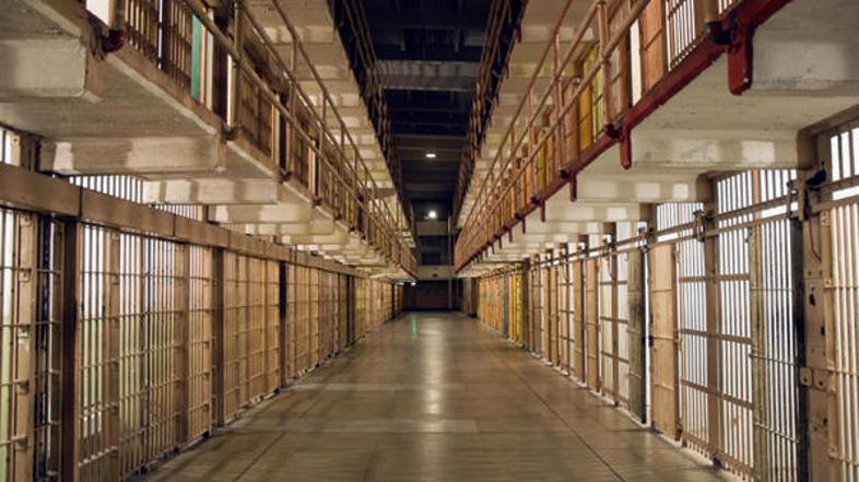 Bivši zaporniki so potrdili, da je bilo pretepanje v zaporu nekaj čisto običajne