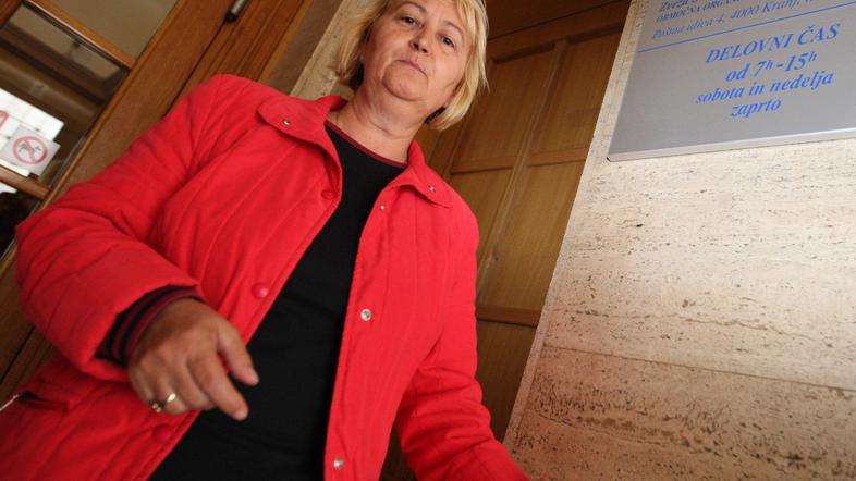 "Delavci kar naenkrat ne znajo več nič – niti salam rezati," delavce pred deloda