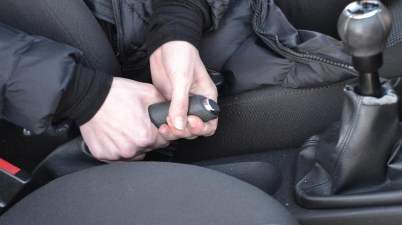 Ročna parkirna zavora