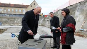 slovenija 28.08.13. maribor, Tako so leta 2011 polozili temeljni kamen za Maks t