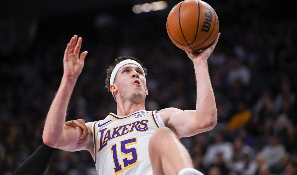 Lakersi zaradi Reavesa 'pozabili' na poškodovanega Dončića