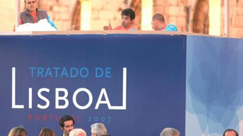 Poljski predsednik Lizbonske pogodbe to nedeljo še ne bo popisal.